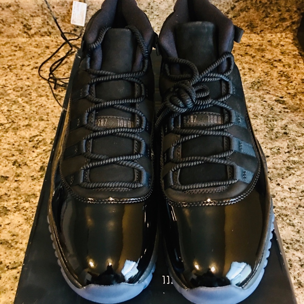 Air Jordan 11 Cap & Gown Men sz- 10.5 - Picture 1 of 7